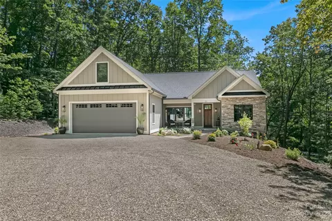 21 Bucks Xing, Brevard, NC 28712
