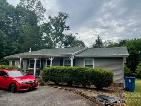 1591 Tanglewood Dr, Hickory, NC 28601