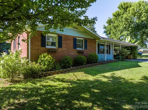 1175 Adams Cir, Conover, NC 28613 photo 2