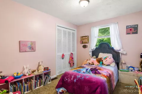 1175 Adams Cir, Conover, NC 28613 photo 9