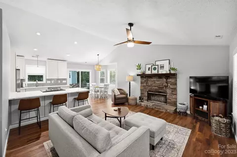 129 Easter Ln, Davidson, NC 28036 photo 6