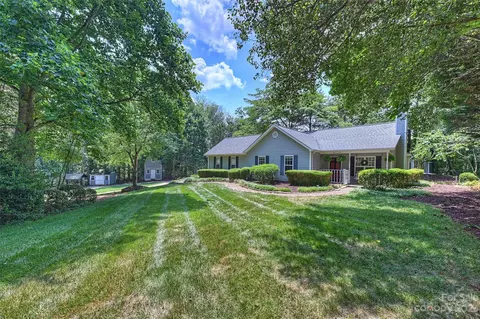 129 Easter Ln, Davidson, NC 28036 photo 2