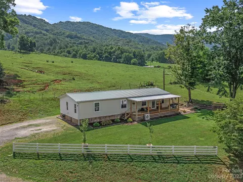 1899 Banks Creek Rd, Burnsville, NC 28714