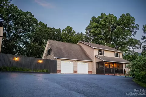116 Curly Oaks Dr, Clyde, NC 28721