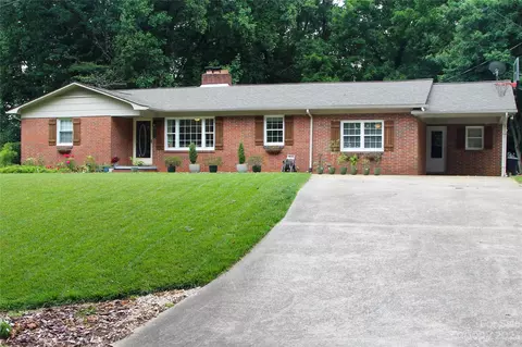 588 Forest Hill Dr, Marion, NC 28752