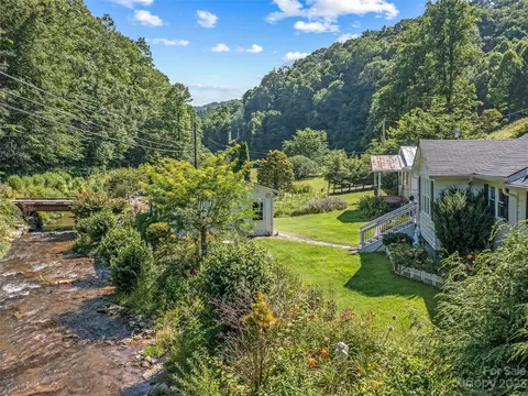 1615 Pigeon Roost Rd, Green Mountain, NC 28740