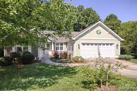 129 Mockingbird Hill Dr, Etowah, NC 28729