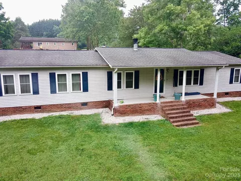 228 Moretz Ct, Hickory, NC 28601