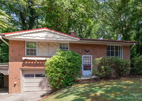 46 Cross St, Candler, NC 28715