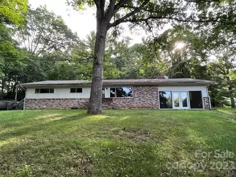 4309 Altapass Hwy, Spruce Pine, NC 28777
