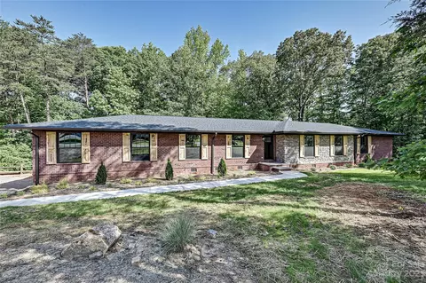 4913 Rocky River Rd, Charlotte, NC 28215