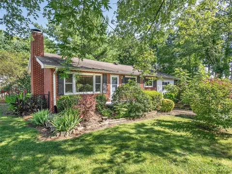 1106 Shepherd St, Hendersonville, NC 28792