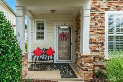 832 Gentlewinds Ct, Fort Mill, SC 29708 photo 2
