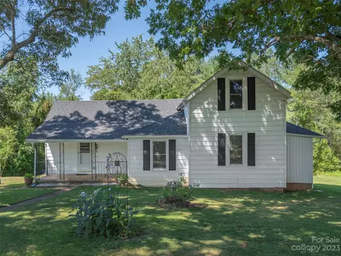9 Indian Camp Branch Rd, Weaverville, NC 28787