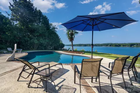 2171 Mallard Ln, Camden, SC 29020