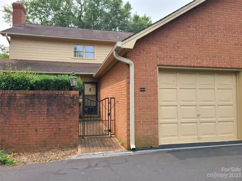 850 1st St NE, Hickory, NC 28601