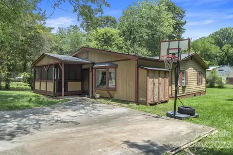 1105 Wall St, Statesville, NC 28677