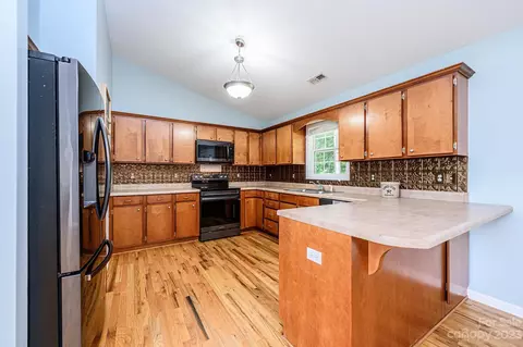 4064 Caitlins Way, Hickory, NC 28602 photo 6