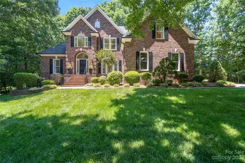 6361 Fox Chase Dr, Davidson, NC 28036