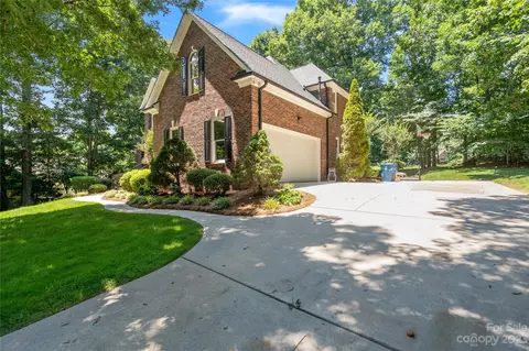 6361 Fox Chase Dr, Davidson, NC 28036 photo 2