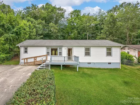412 Melody Cir, Swannanoa, NC 28778