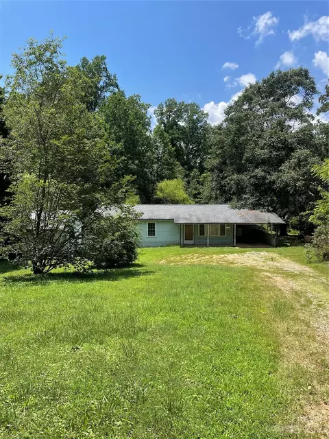 3252 9th Avenue Dr, Hickory, NC 28601