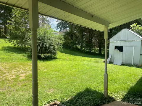 3252 9th Avenue Dr, Hickory, NC 28601 photo 3