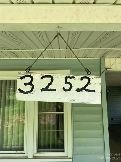 3252 9th Avenue Dr, Hickory, NC 28601 photo 2