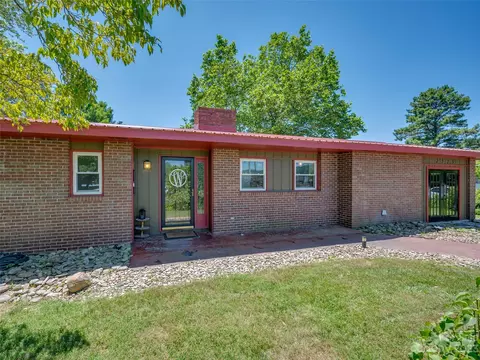 2323 Jeffress Rd, Mills River, NC 28759