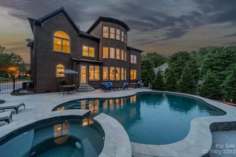 1001 Westbury Dr, Matthews, NC 28104