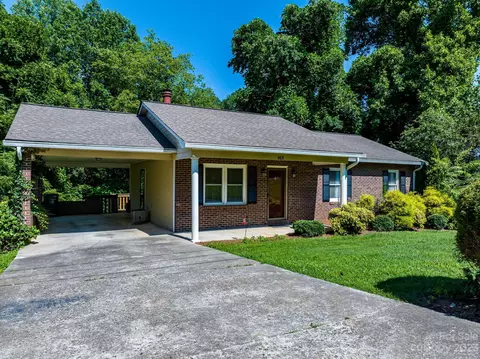 565 Circle Dr, Hudson, NC 28638