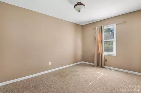 565 Circle Dr, Hudson, NC 28638 photo 21