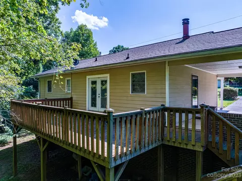 565 Circle Dr, Hudson, NC 28638 photo 7