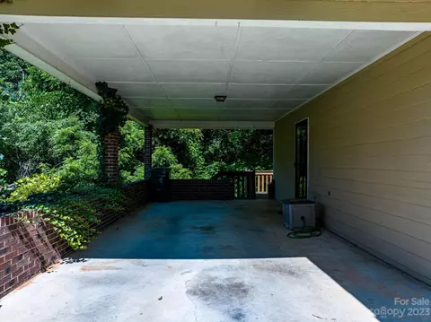 565 Circle Dr, Hudson, NC 28638 photo 4