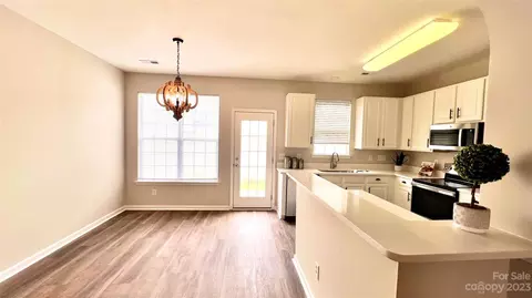 637 Brickdust Ct, Fort Mill, SC 29708 photo 3