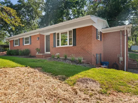 79 Oak St, Clyde, NC 28721