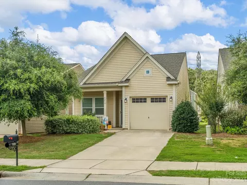 5218 Crystal Lakes Dr, Rock Hill, SC 29732