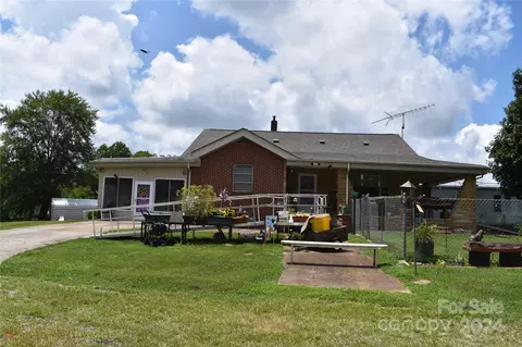 1164 Mudcut Loop, Marion, NC 28752 photo 2