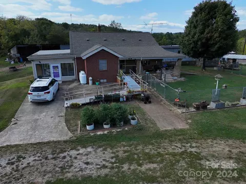 1164 Mudcut Loop, Marion, NC 28752 photo 3