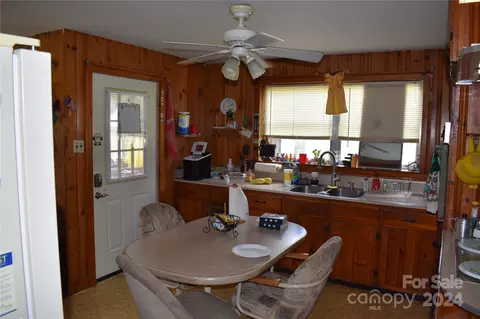 1164 Mudcut Loop, Marion, NC 28752 photo 7