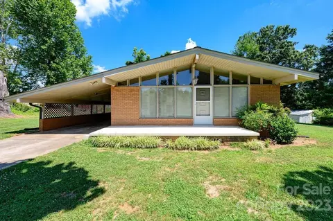 93 Telephone Exchange Rd, Hickory, NC 28601