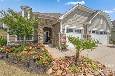 8035 Pastime Ln, Lake Wylie, SC 29710