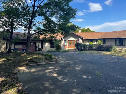 5601 Shoreview Dr, Concord, NC 28025