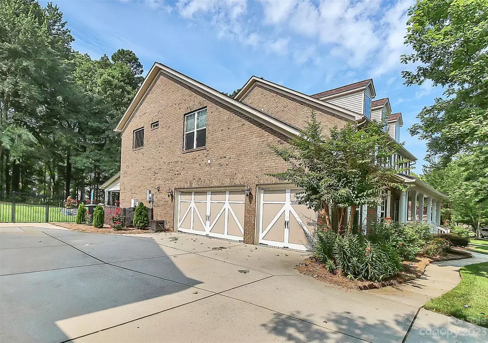  155 Northbridge Dr, Mooresville, NC 28115 photo 4