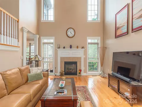 Living - 61 Ledgestone Dr, Fairview, NC 28730 photo 2 of 4