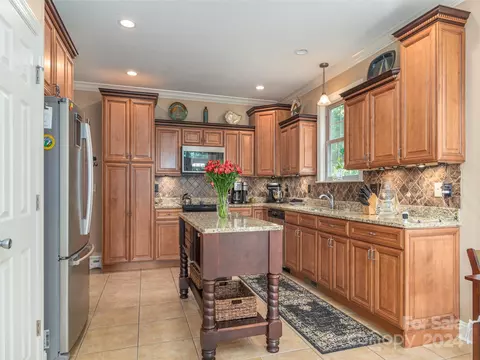 Kitchen - 61 Ledgestone Dr, Fairview, NC 28730 photo 2 of 4