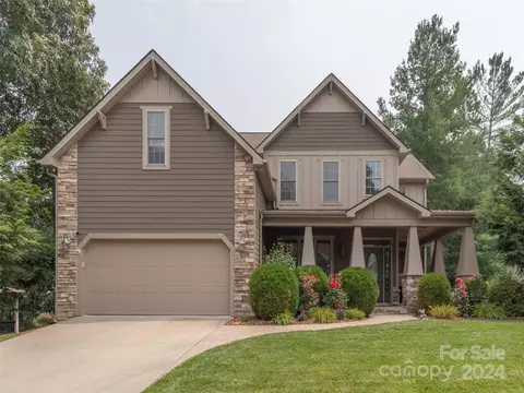 61 Ledgestone Dr, Fairview, NC 28730