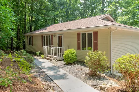 191 Ravenwood Ln, Horse Shoe, NC 28742