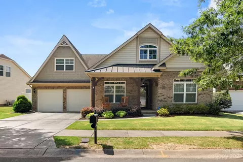 8423 Fairlight Dr, Waxhaw, NC 28173
