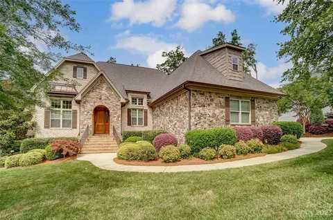 1009 Peninsula Dr, Belmont, NC 28012